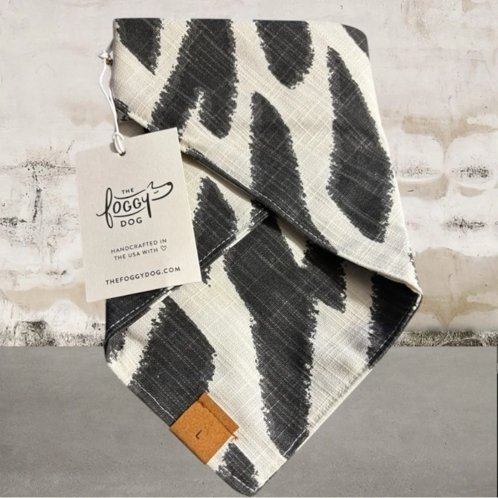 The Foggy Dog Black and White Dog Bandana, NWT
